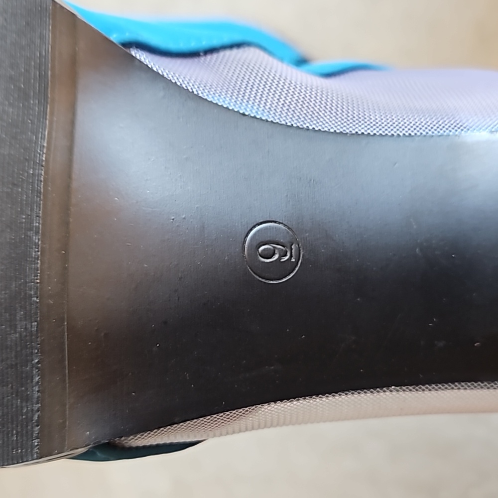 Brand New Jolimall teal suede heels - Picture 7 of 7